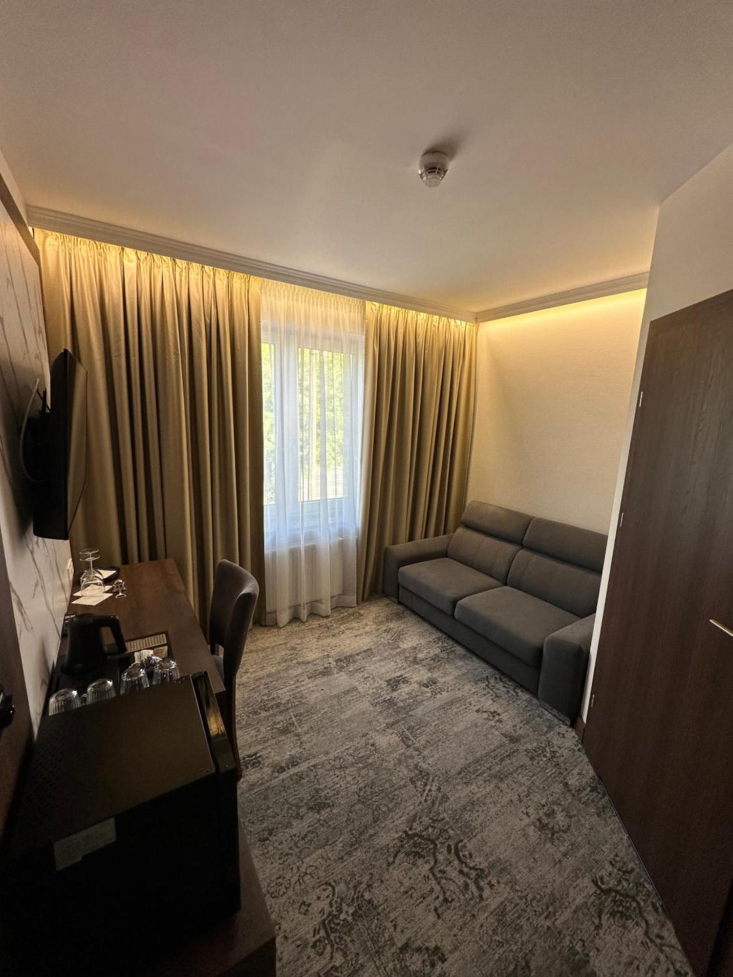 Bed and Breakfast Sleep&Fly Okecie Warsaw Airport Экстерьер фото